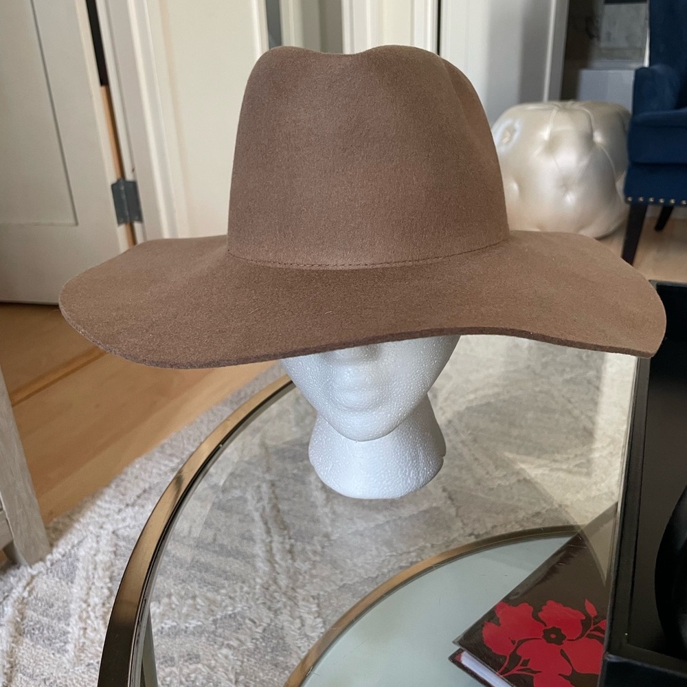 Gigi Pip Dakota Triangle Crown Hat size 59 (M/L)